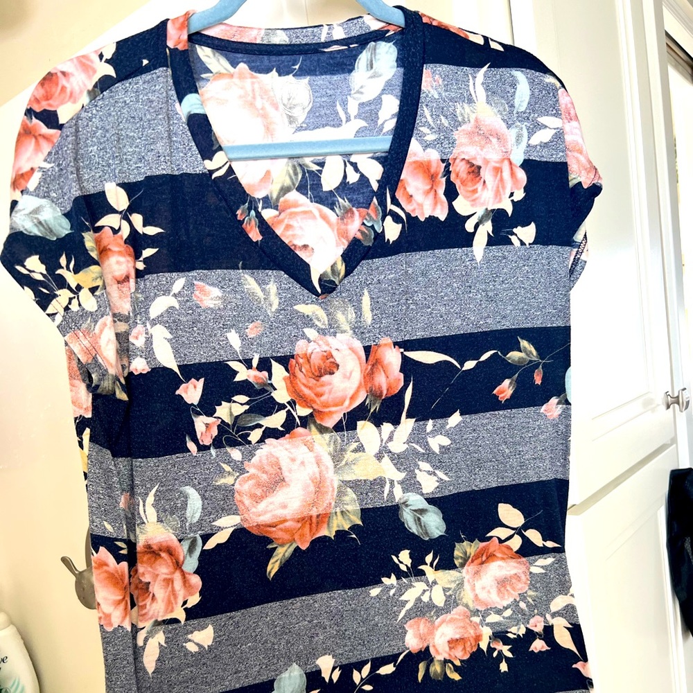 Maurices 24/7 tee, size L